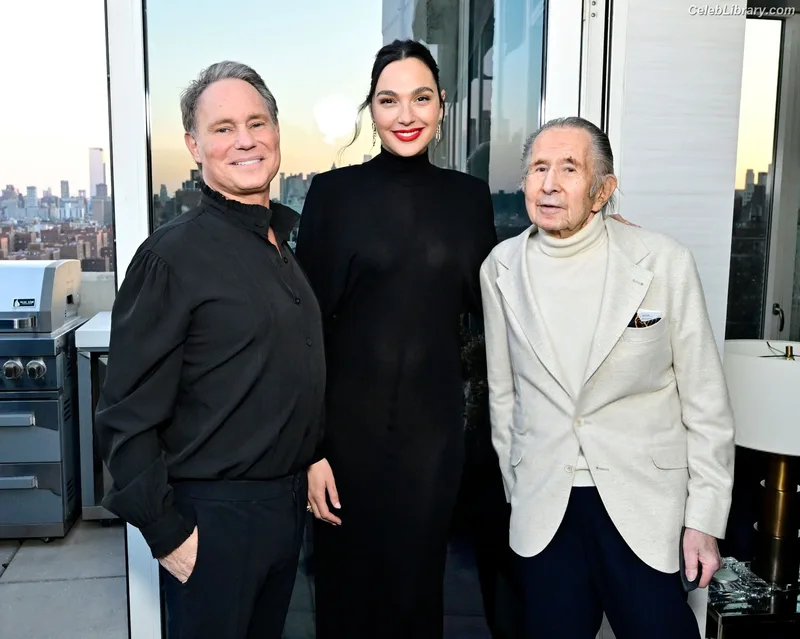 Gal Gadot photo 3 of 1471