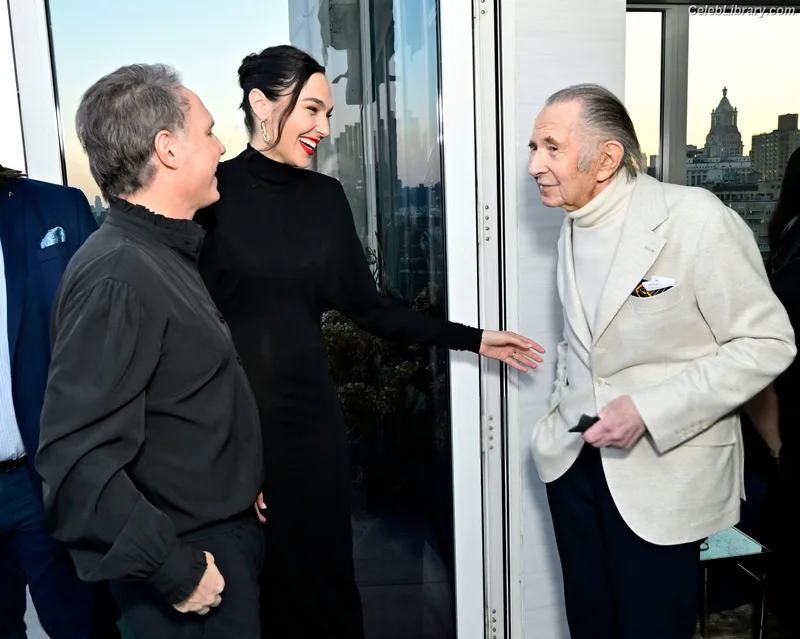 Gal Gadot photo 4 of 1471