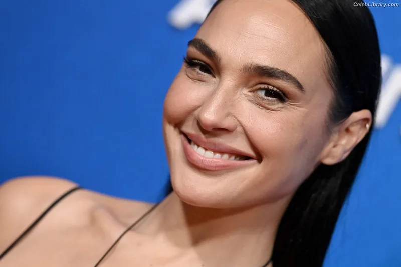 Gal Gadot photo 19 of 1471