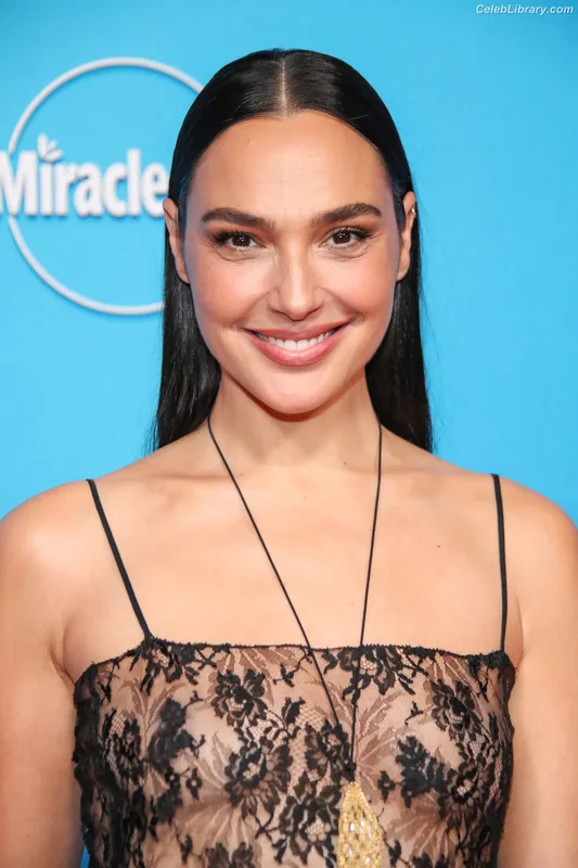 Gal Gadot photo 1 of 1471
