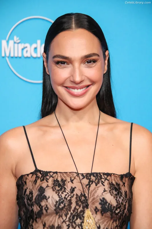 Gal Gadot photo 18 of 1471