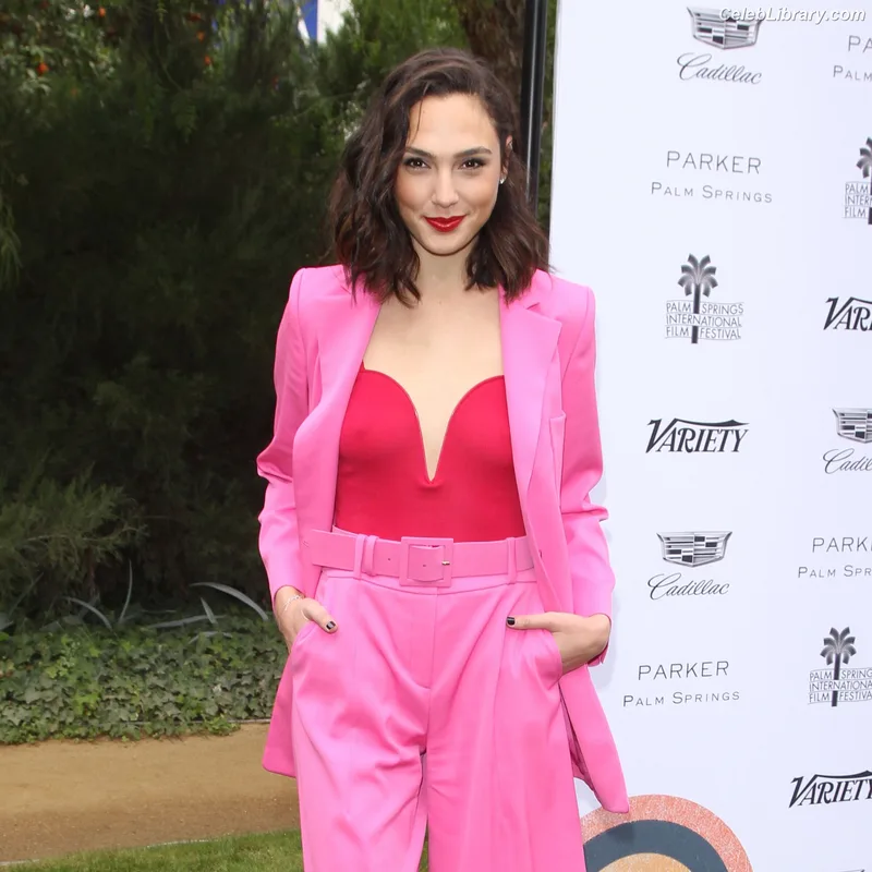 Gal Gadot photo 7 of 1471