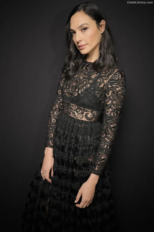 Gal Gadot photo 11 of 1471