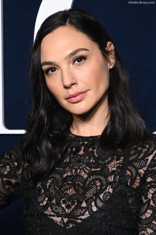 Gal Gadot photo 19 of 1471