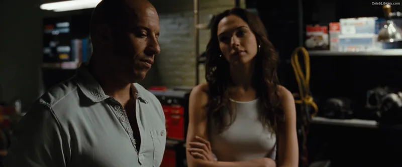 Gal Gadot photo 1 of 1471