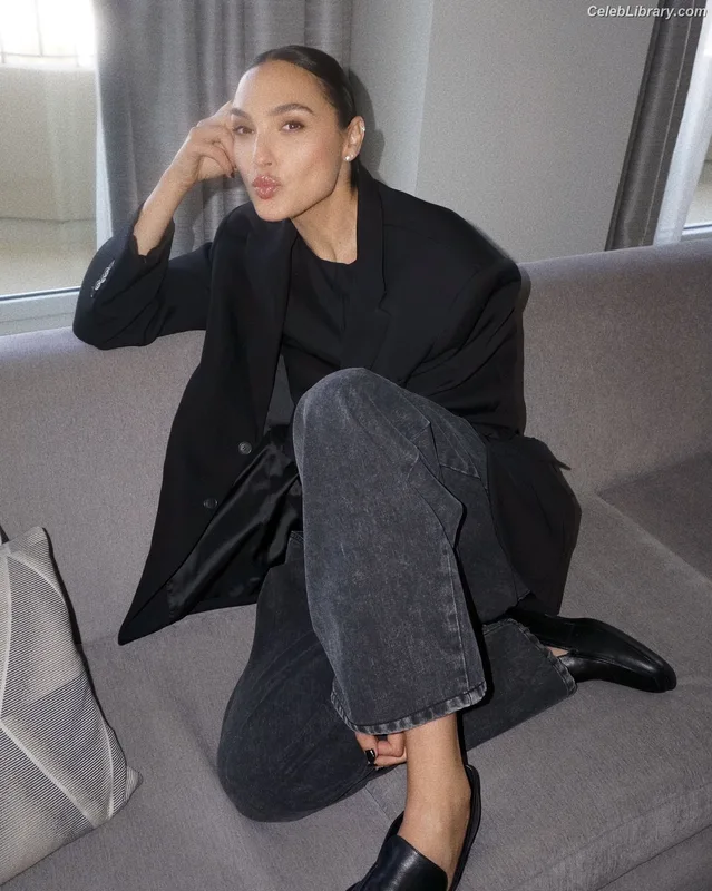 Gal Gadot photo 7 of 1471
