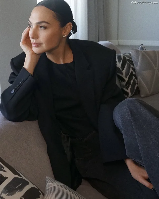 Gal Gadot photo 8 of 1471