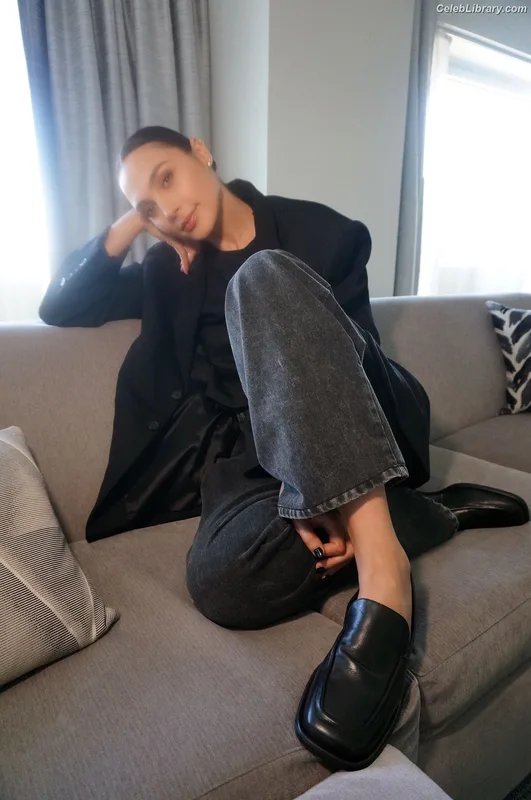 Gal Gadot photo 9 of 1471