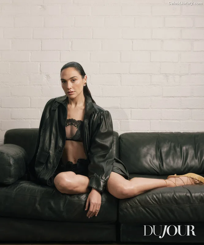 Gal Gadot photo 17 of 1471