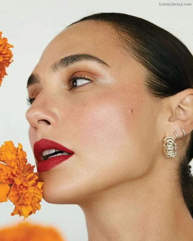 Gal Gadot photo 20 of 1471