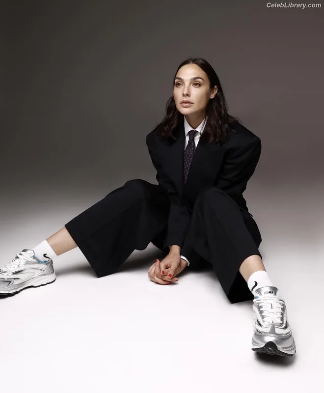 Gal Gadot photo 22 of 1471