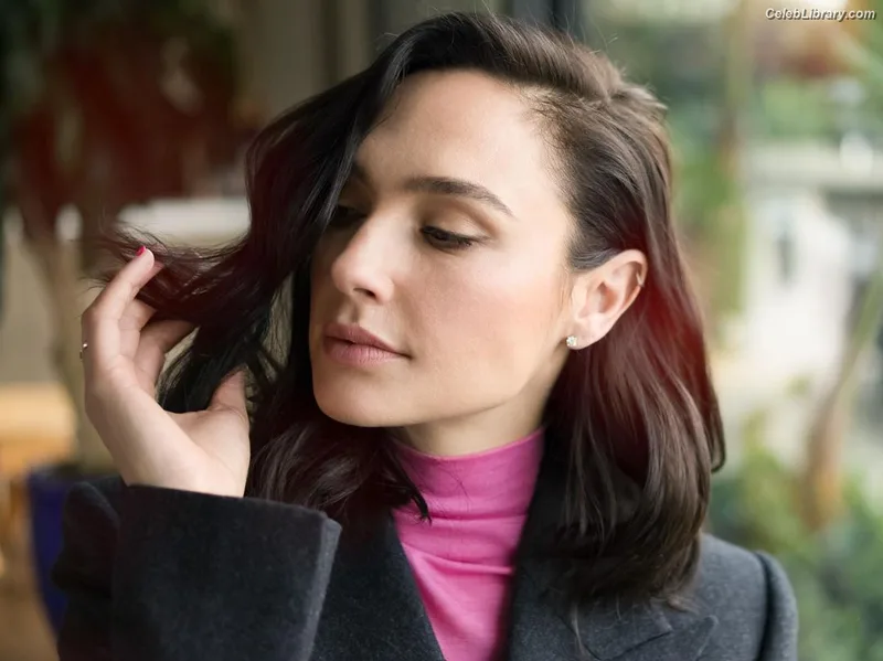 Gal Gadot photo 7 of 1471