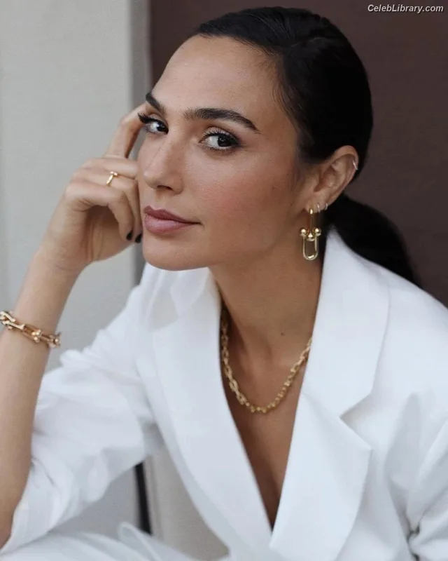 Gal Gadot photo 13 of 1471