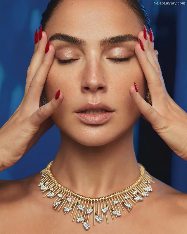 Gal Gadot photo 20 of 1471