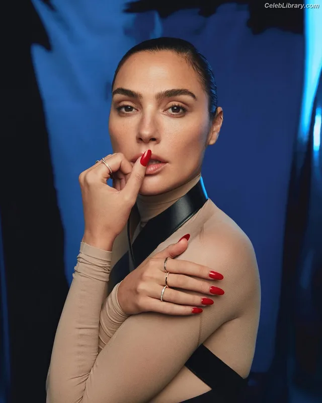Gal Gadot photo 22 of 1471