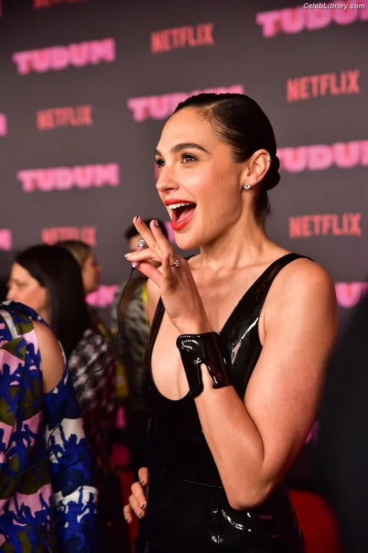 Gal Gadot photo 24 of 1471