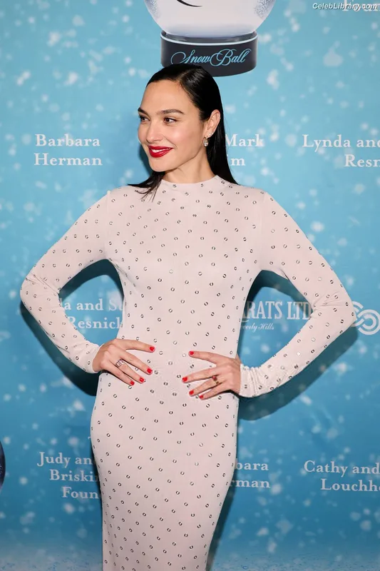 Gal Gadot photo 4 of 1471
