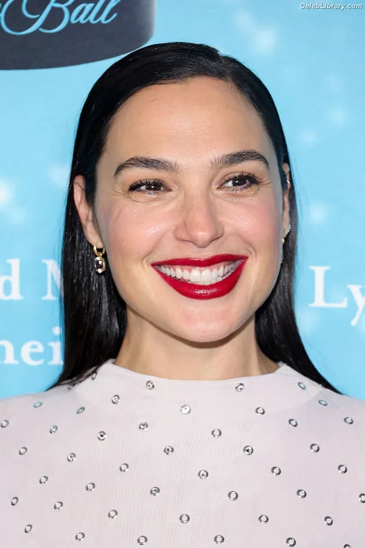 Gal Gadot photo 7 of 1471