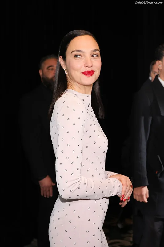 Gal Gadot photo 11 of 1471