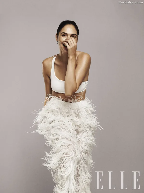 Gal Gadot photo 11 of 1471