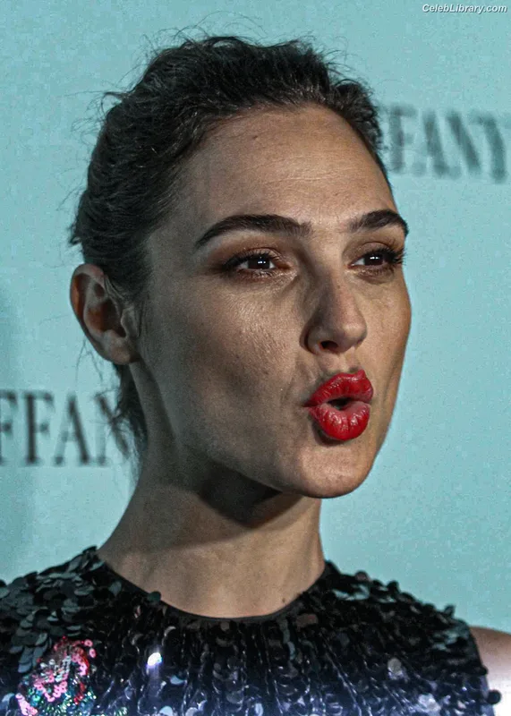 Gal Gadot photo 23 of 1471