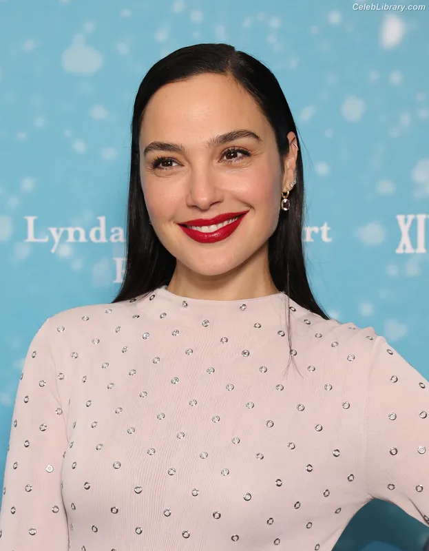 Gal Gadot photo 6 of 1471