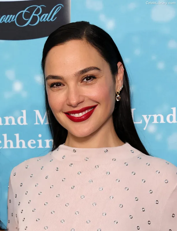 Gal Gadot photo 7 of 1471