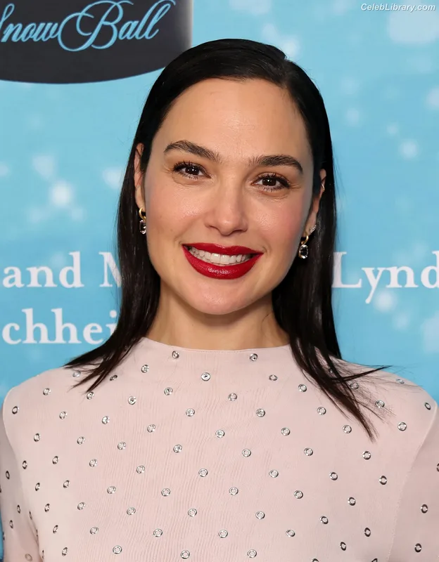 Gal Gadot photo 8 of 1471