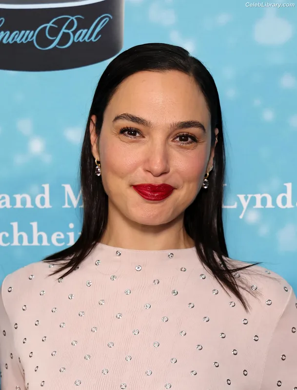 Gal Gadot photo 10 of 1471