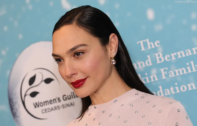 Gal Gadot photo 12 of 1471