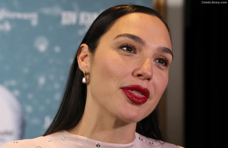 Gal Gadot photo 18 of 1471
