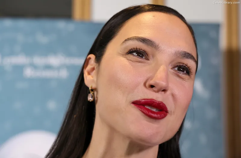 Gal Gadot photo 20 of 1471