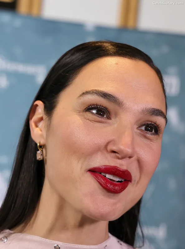 Gal Gadot photo 22 of 1471