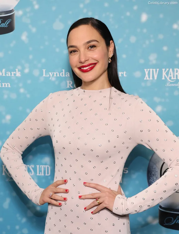 Gal Gadot photo 4 of 1471