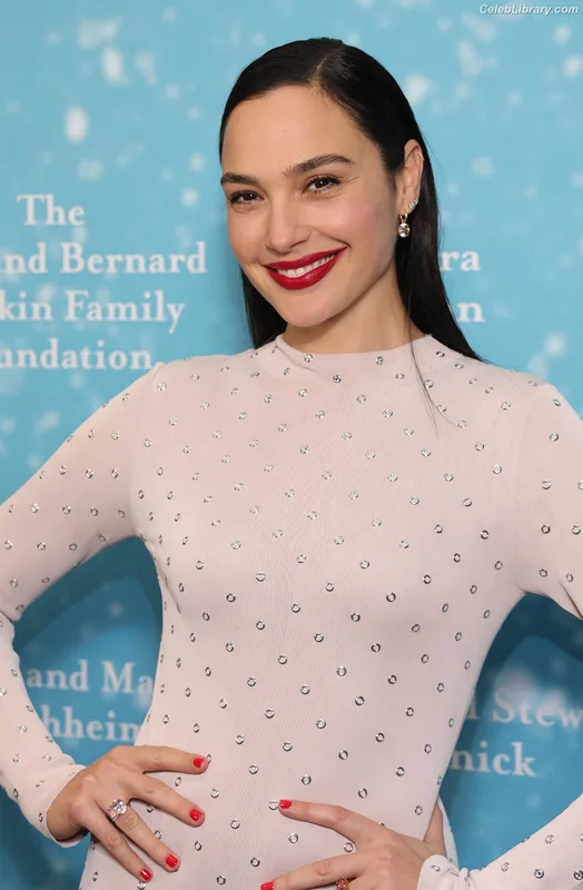 Gal Gadot photo 5 of 1471