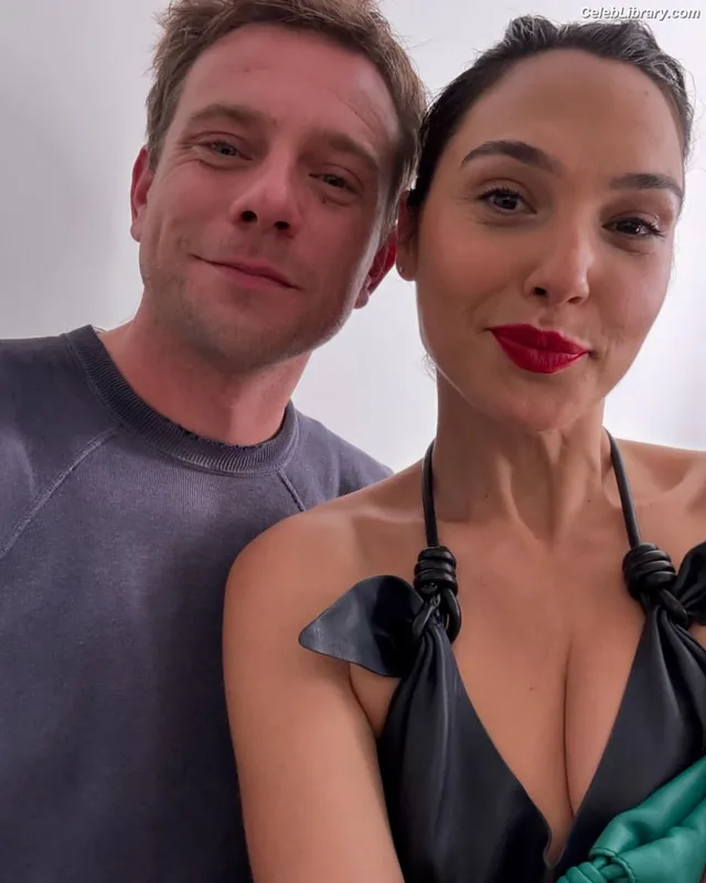 Gal Gadot photo 24 of 1471
