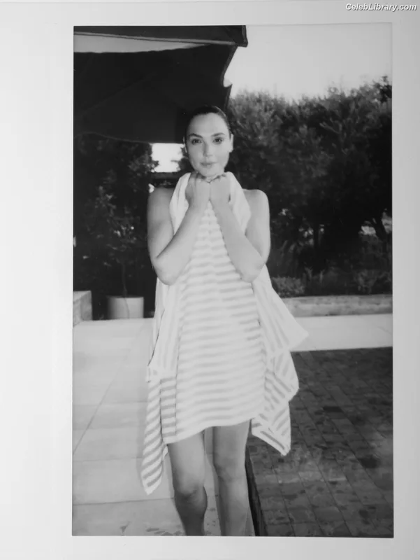 Gal Gadot photo 2 of 1471