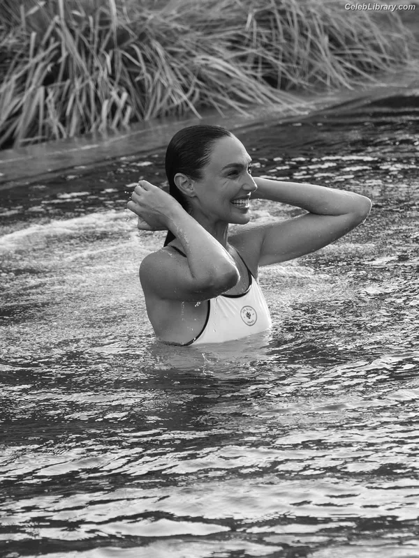 Gal Gadot photo 5 of 1471