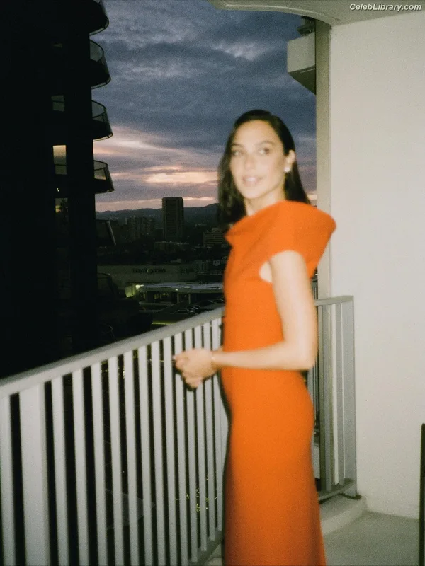 Gal Gadot photo 8 of 1471