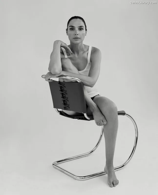 Gal Gadot photo 12 of 1471