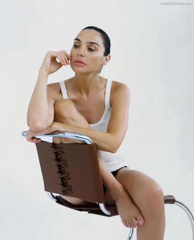 Gal Gadot photo 13 of 1471