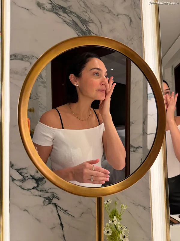 Gal Gadot photo 23 of 1471