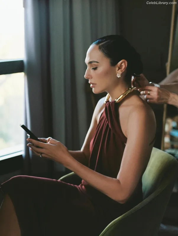 Gal Gadot photo 6 of 1471