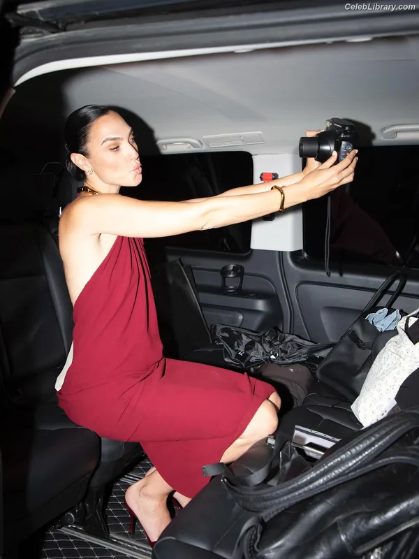 Gal Gadot photo 8 of 1471