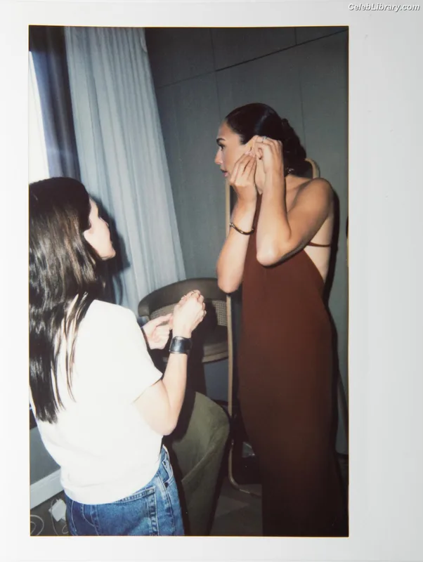 Gal Gadot photo 9 of 1471