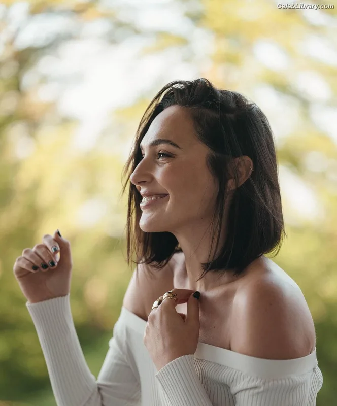 Gal Gadot photo 21 of 1471