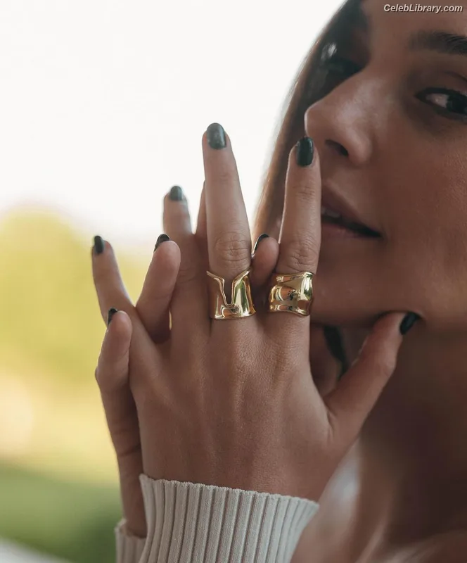Gal Gadot photo 23 of 1471