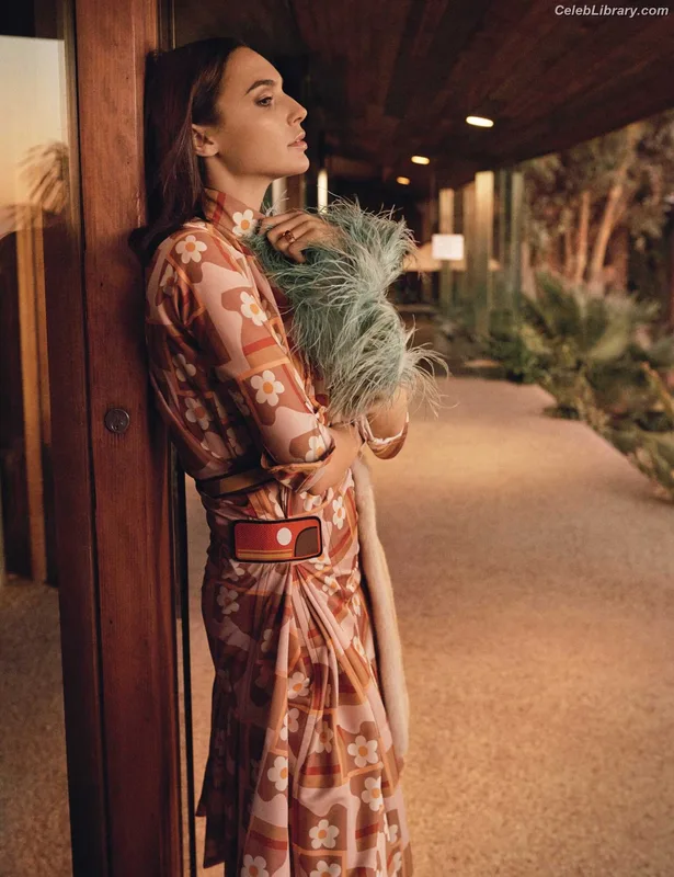 Gal Gadot photo 7 of 1471