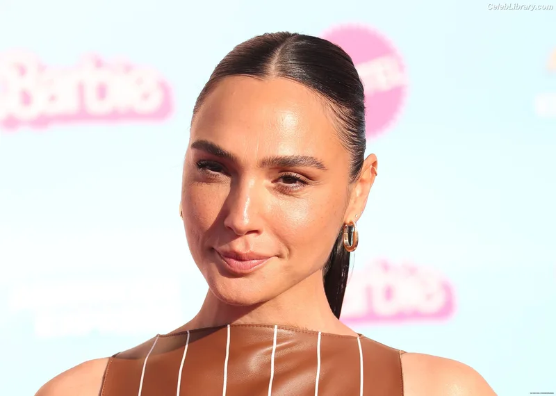 Gal Gadot photo 16 of 1471