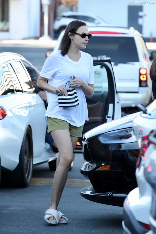 Gal Gadot photo 21 of 1471
